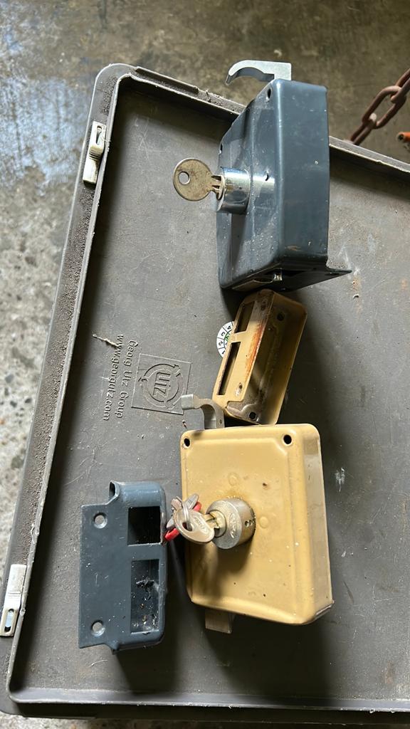 Sloten  gratis moet nagezien worden, Doe-het-zelf en Verbouw, Hang- en Sluitwerk, Ophalen, Slot