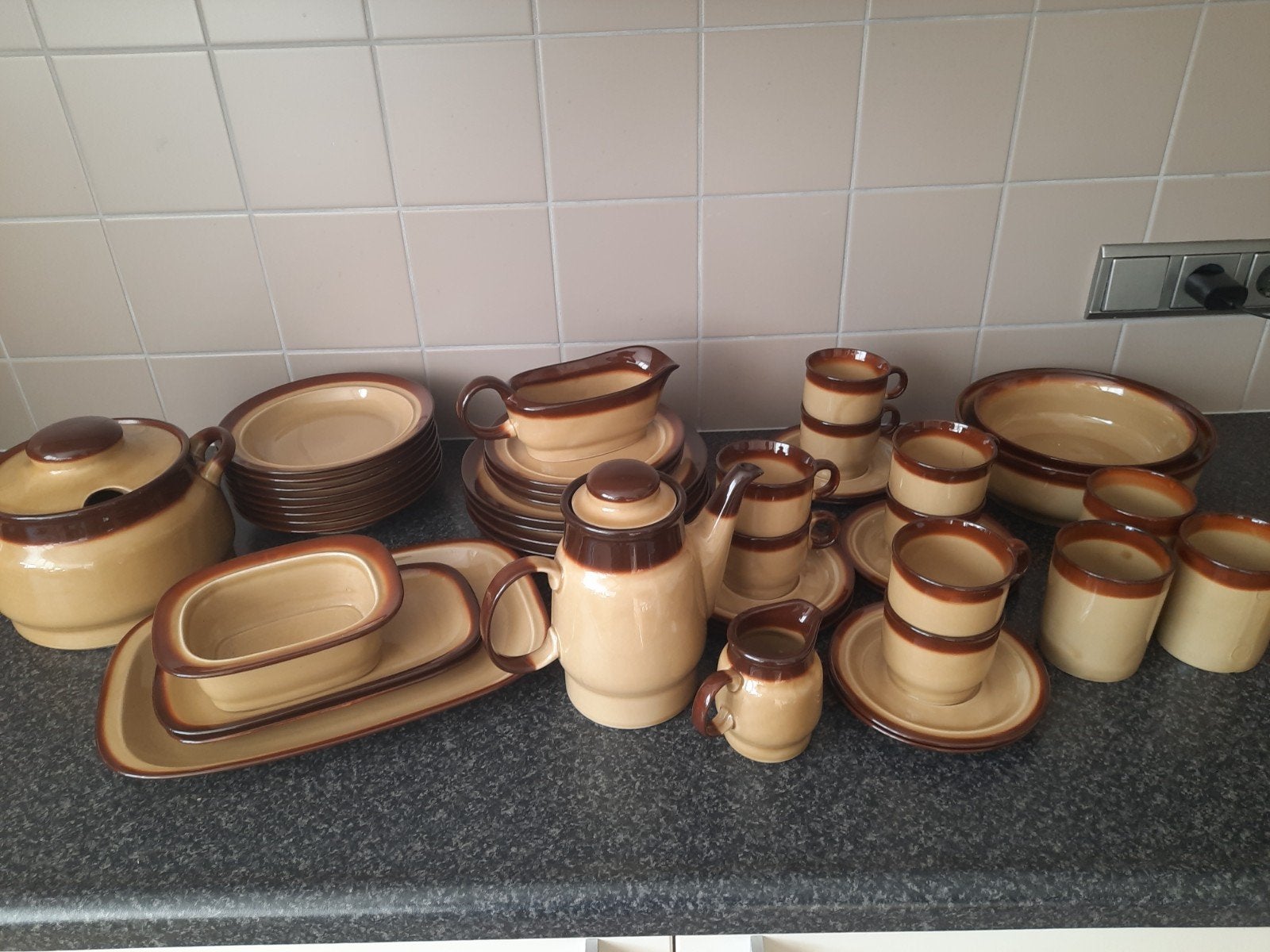 retro servies bruin beige, Ophalen