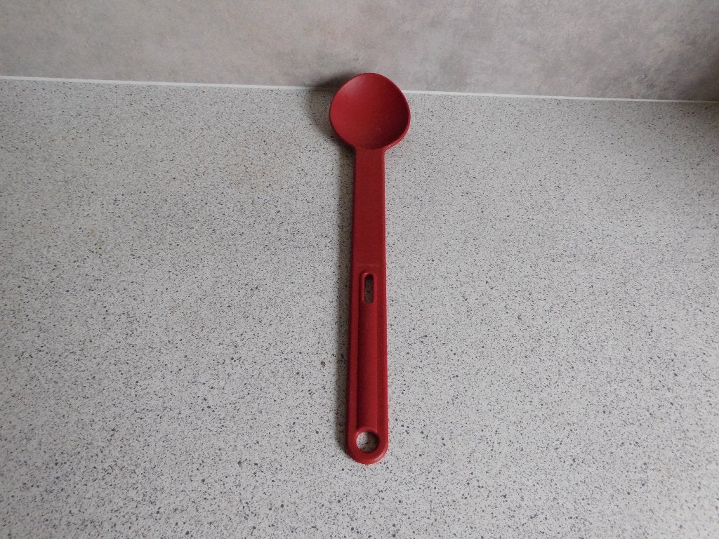 Tupperware Keukenhulpje Opschep Lepel Rood, Overige typen, Ophalen of Verzenden, Zo goed als nieuw, Vaatwasserbestendig