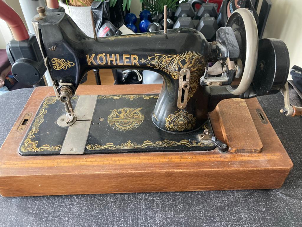 Antieke Kohler naaimachine - decoratief en functioneel, Ophalen of Verzenden