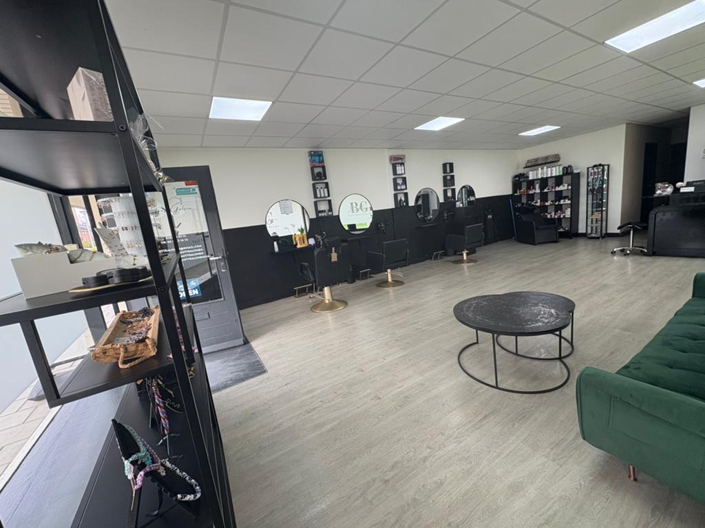 TER OVERNAME  VOLLEDIG INGERICHTE BEAUTYSALON + APPARATUUR, Zakelijke goederen, Bedrijfs Onroerend goed, Winkelruimte, Koop
