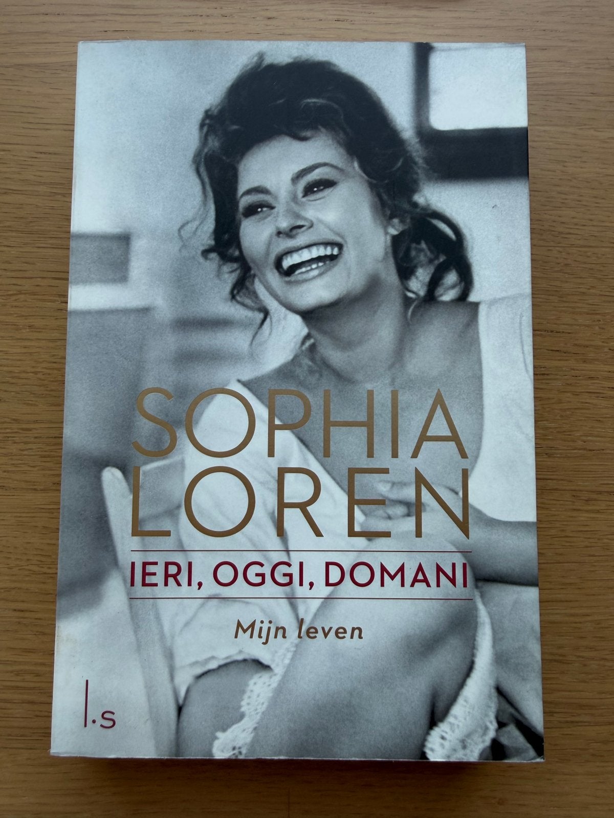 Sophia Loren - Ieri, Oggi, Domani - Mijn leven, Boeken, Ophalen of Verzenden, Zo goed als nieuw, Film, Tv en Media