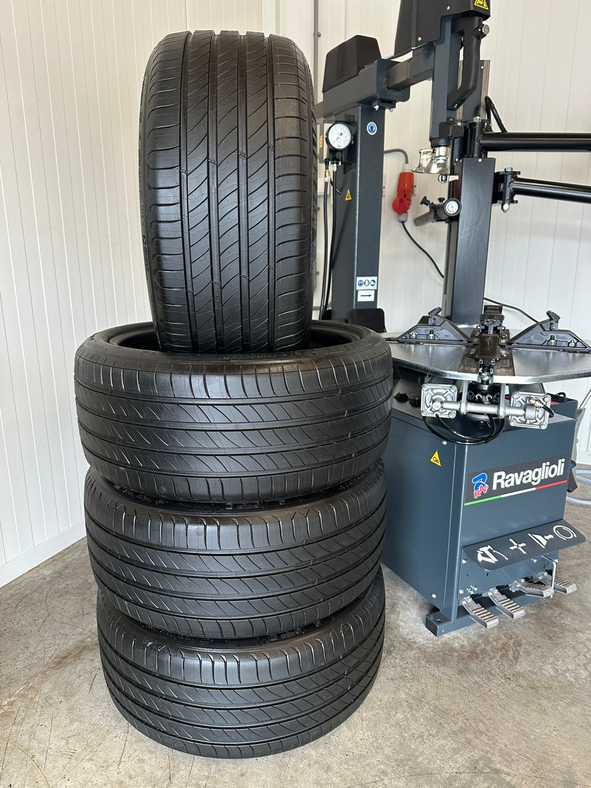 4 Stuks Michelin 225 40 18 Zomerbanden Inclusief Montage, Auto-onderdelen, Banden en Velgen, 18 inch, Banden en Velgen, Nieuw