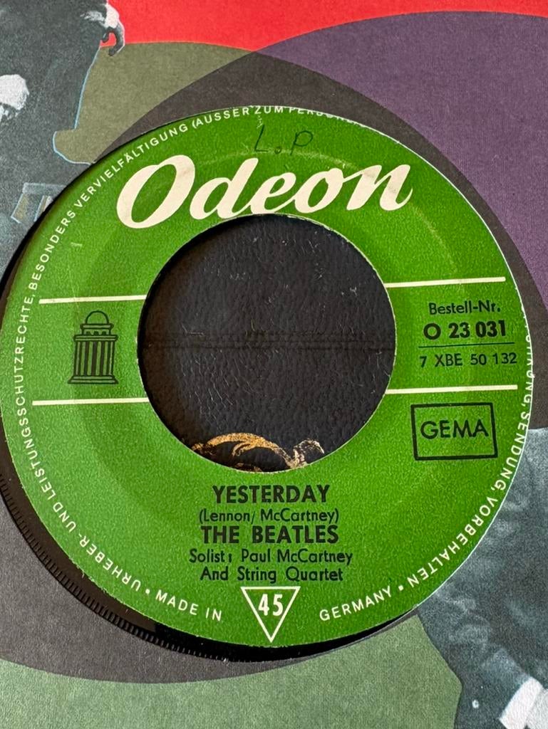 The Beatles - Yesterday/Act naturally, Ophalen of Verzenden, Zo goed als nieuw