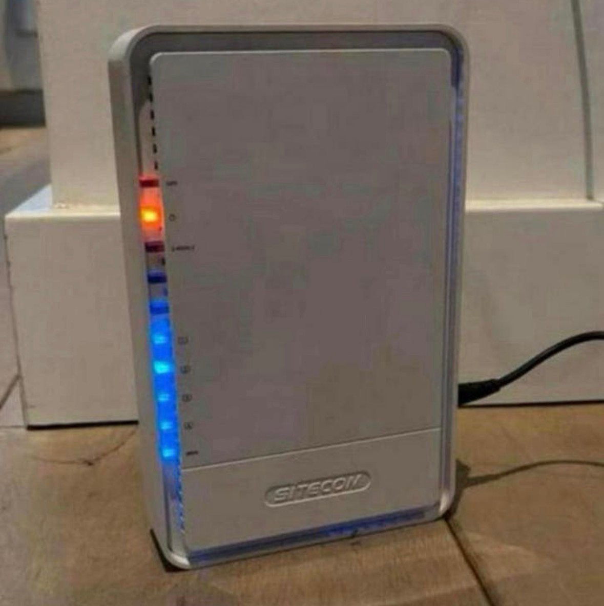 Sitecom WLR-4004 V1 003|N300 router, Ophalen of Verzenden, Gebruikt, Router met modem