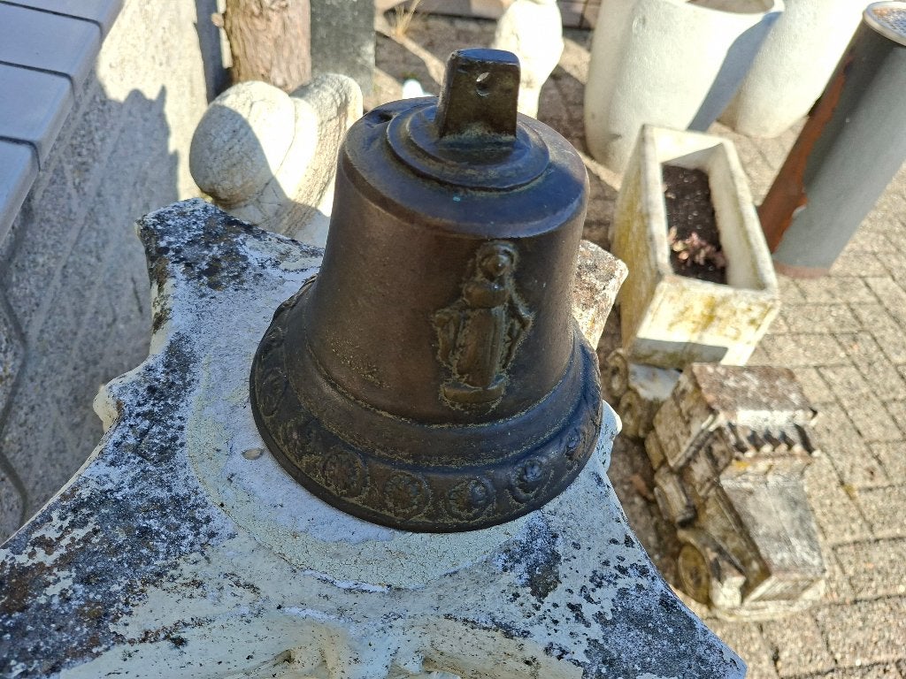 antieke handgemaakt brons wand /klooster /tafelbel uit 1856, Antiek en Kunst, Ophalen of Verzenden