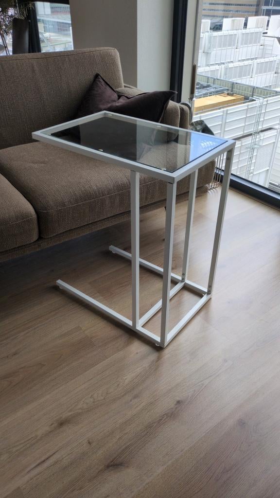 Ikea Vittsjö bijzettafel met glazen blad, Ophalen, Modern, Industrieel, Metaal of Aluminium, 55 tot 75 cm