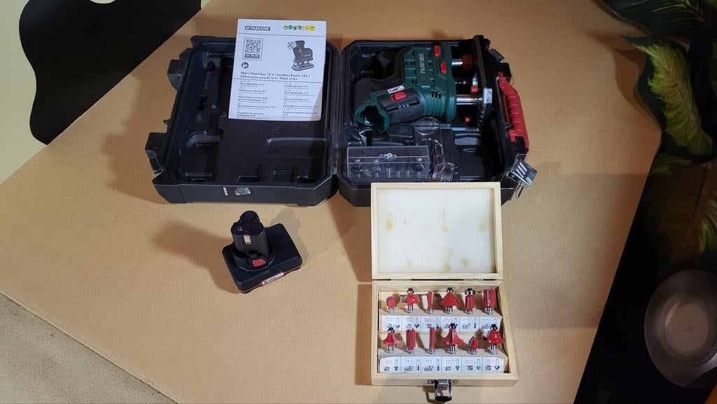 Parkside 12v bovenfrees, Doe-het-zelf en Verbouw, Accu, Nieuw, Ophalen of Verzenden, Bovenfrees