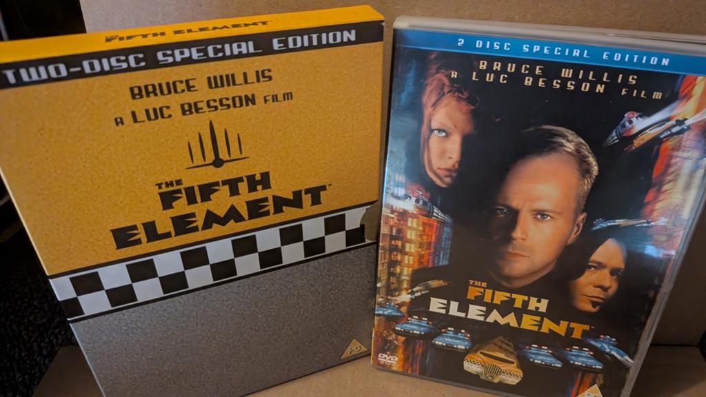 The Fifth Element - Two-Disc Special Edition DVD UK, Boxset, Ophalen of Verzenden, Zo goed als nieuw, Science Fiction