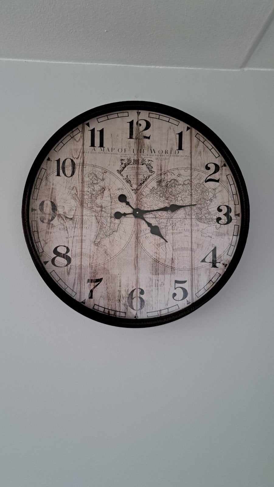 Wandklok 75 cm met wereldkaart design - Vintage stijl, Ophalen, Wandklok, Analoog, Zo goed als nieuw