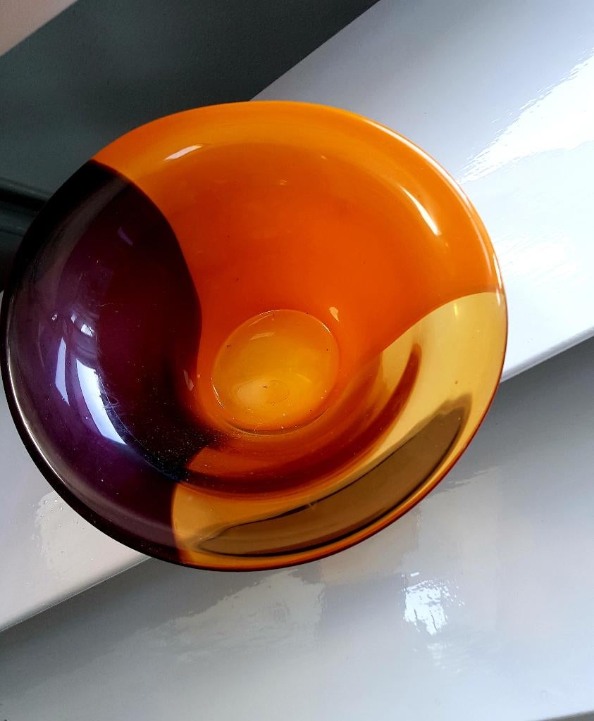 Schaal lijkt op Murano glas, Huis en Inrichting, Woonaccessoires | Schalen en Manden, Schaal, Rond, Ophalen of Verzenden, Glas