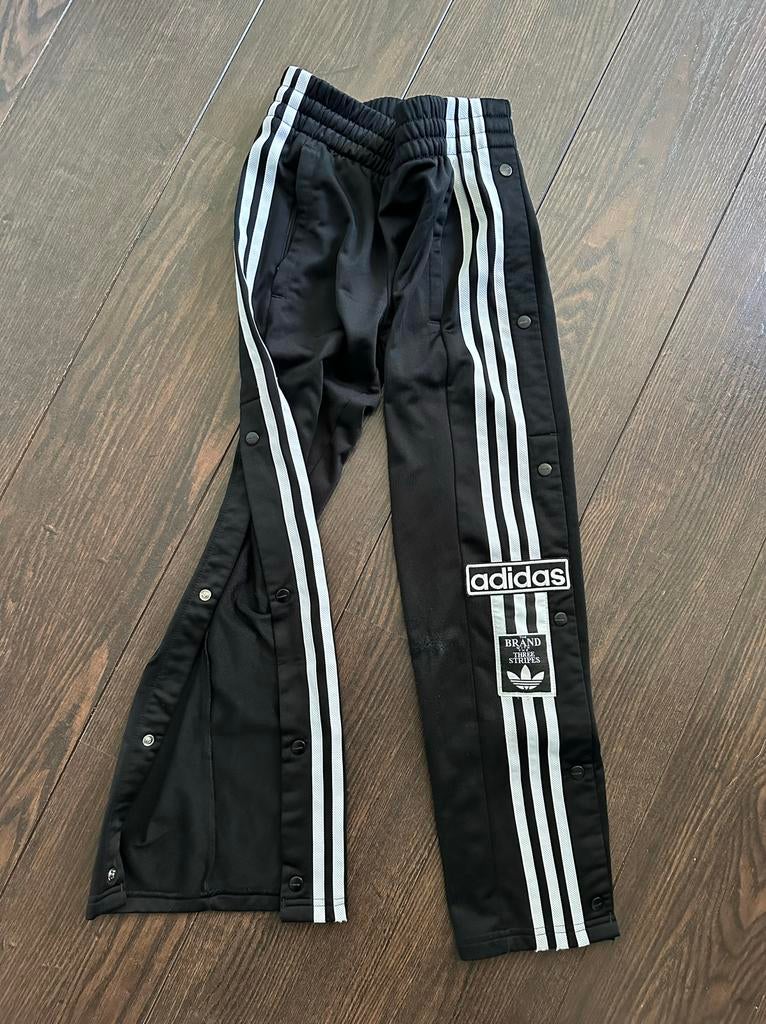 Adidas trainingsbroek met drukknopen 140, Ophalen of Verzenden, Gebruikt, Jongen of Meisje, Broek
