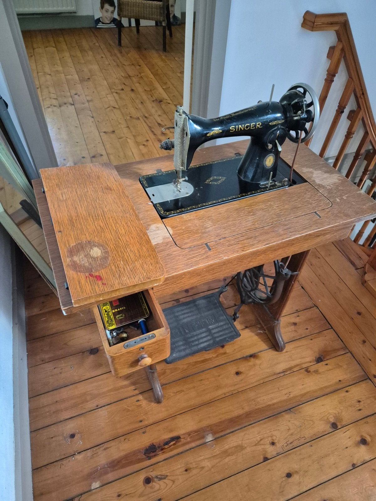 Antieke Singer Naaimachine met Houten Kast en Pedaal, Ophalen