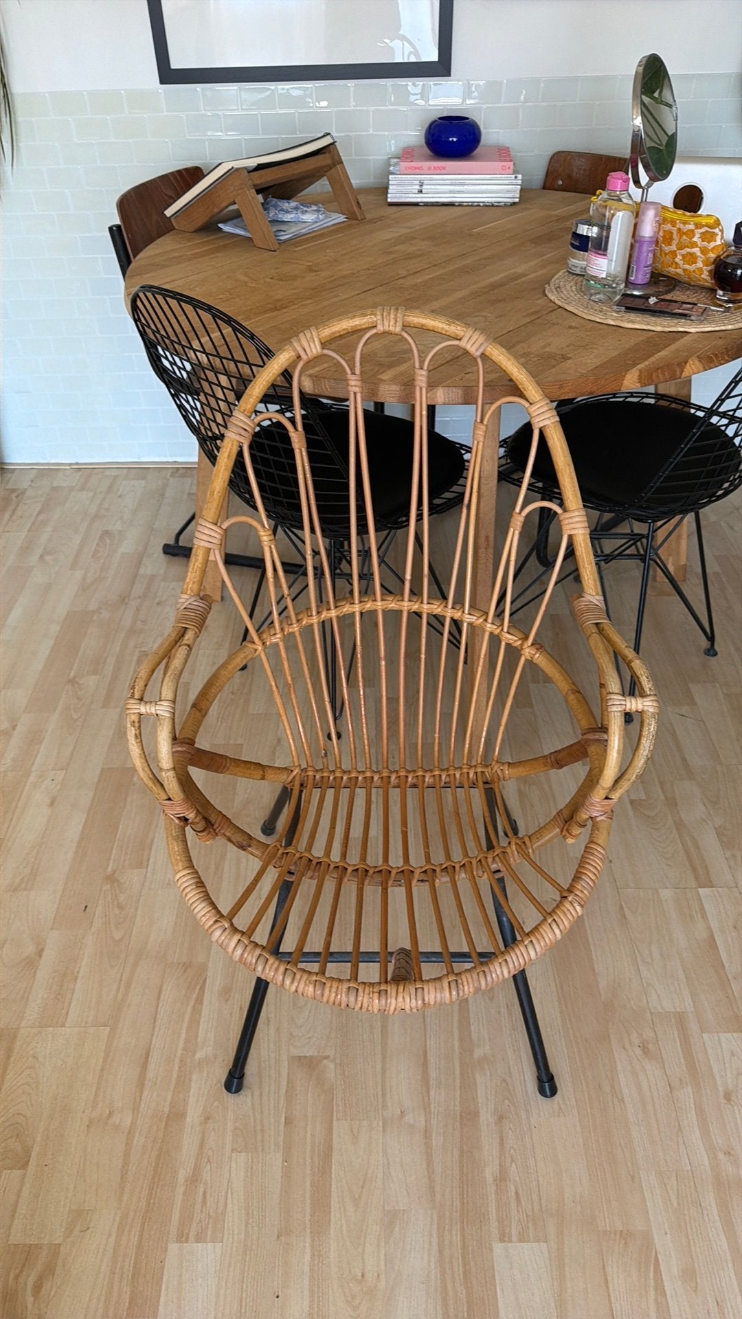 Rotan fauteuil / pauwenstoel op metalen onderstel, Ophalen of Verzenden, Zo goed als nieuw, Bruin, Eén