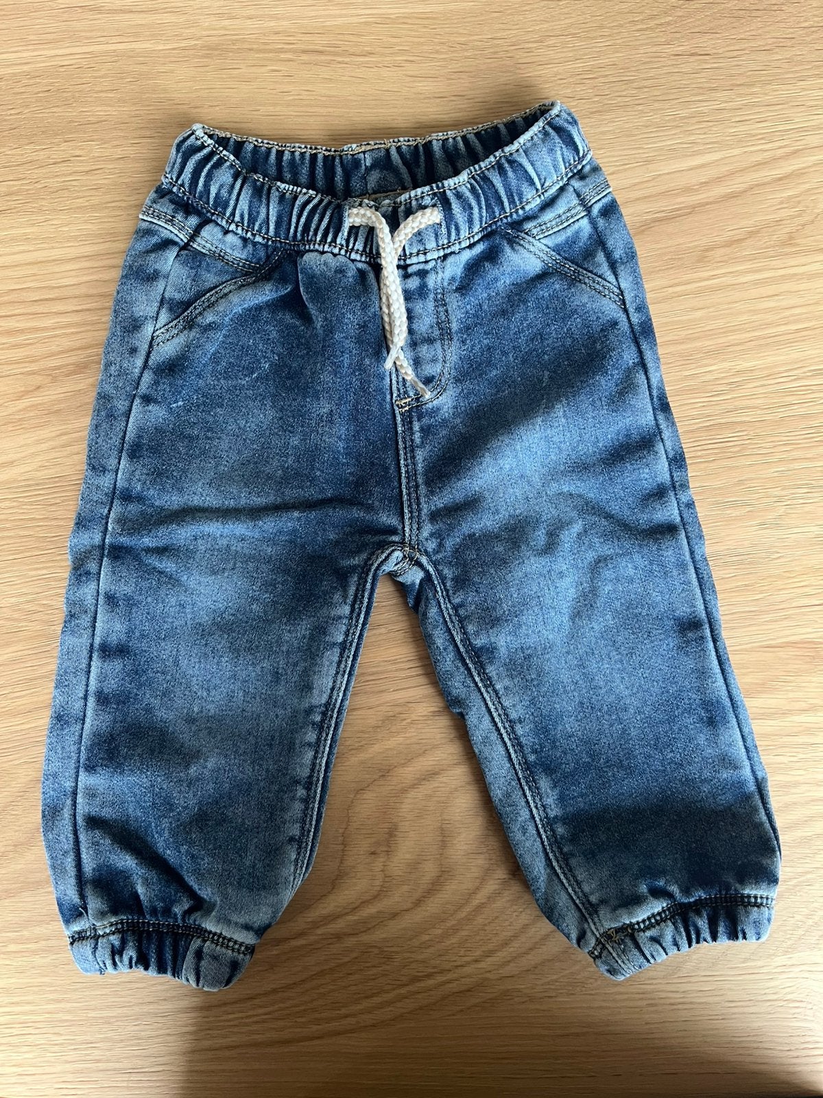 Baby spijkerbroek - maat 74, Ophalen of Verzenden, Zo goed als nieuw, Jongetje of Meisje, Broekje