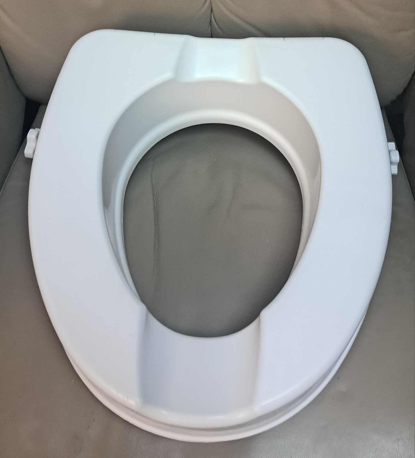 Toiletverhoger 10 cm Kunststof
Lichtgewicht De toiletverhoge, Ophalen of Verzenden, Zo goed als nieuw
