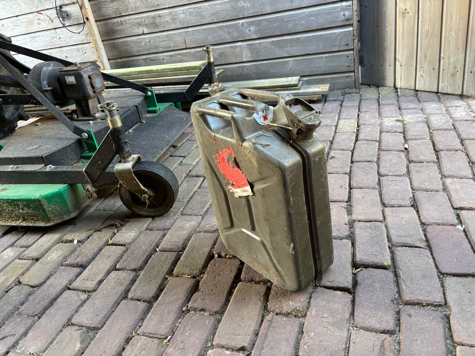 Metalen Jerrycan - 20 Liter uit dienst, Ophalen