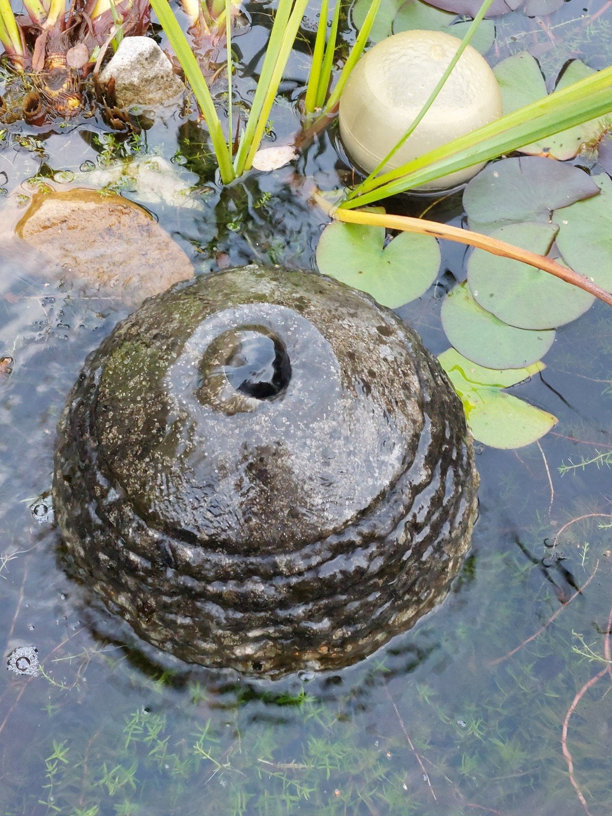 Druipsteen vijver inclusief pomp, Ophalen, Gebruikt