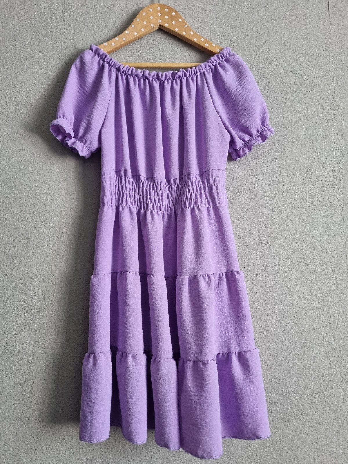 Lila off-shoulder jurk met ruches en smock detail, Ophalen of Verzenden, Zo goed als nieuw, Meisje