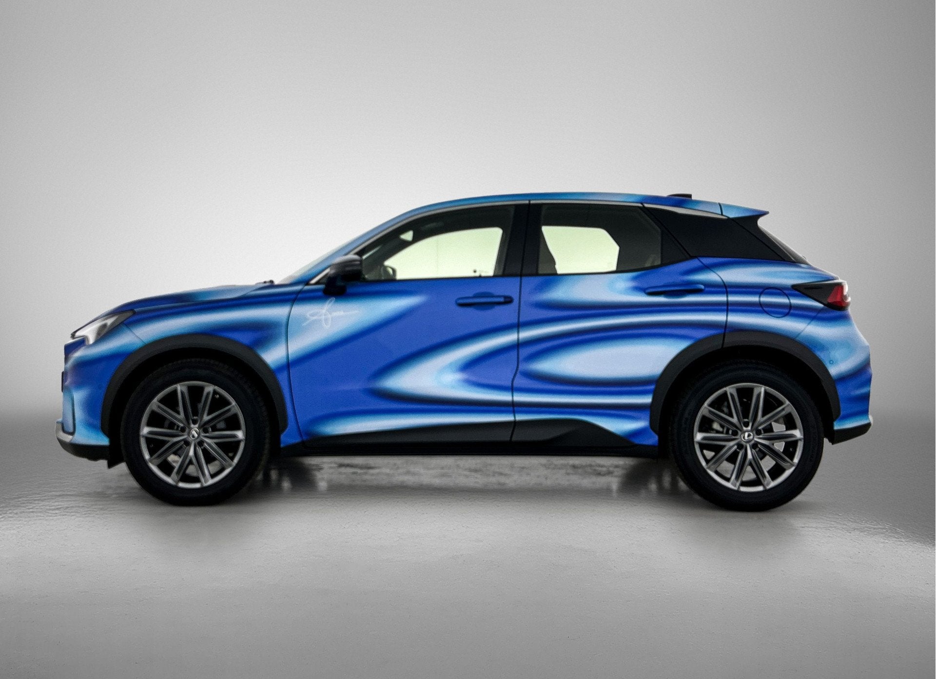 Lexus LBX Elegant 2WD | Ocean Blue Wrapped | Advanced Pack |, Auto's, Gebruikt, Blauw, 1490 cc, 650 kg