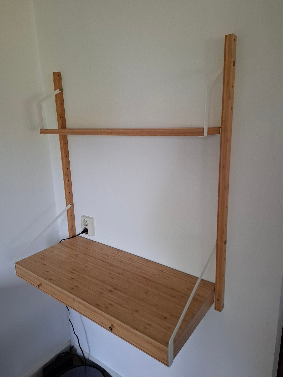 IKEA Svalnäs wandrek met bureau en lades, Huis en Inrichting, Ophalen, Met lades, Scandinavisch, Hout