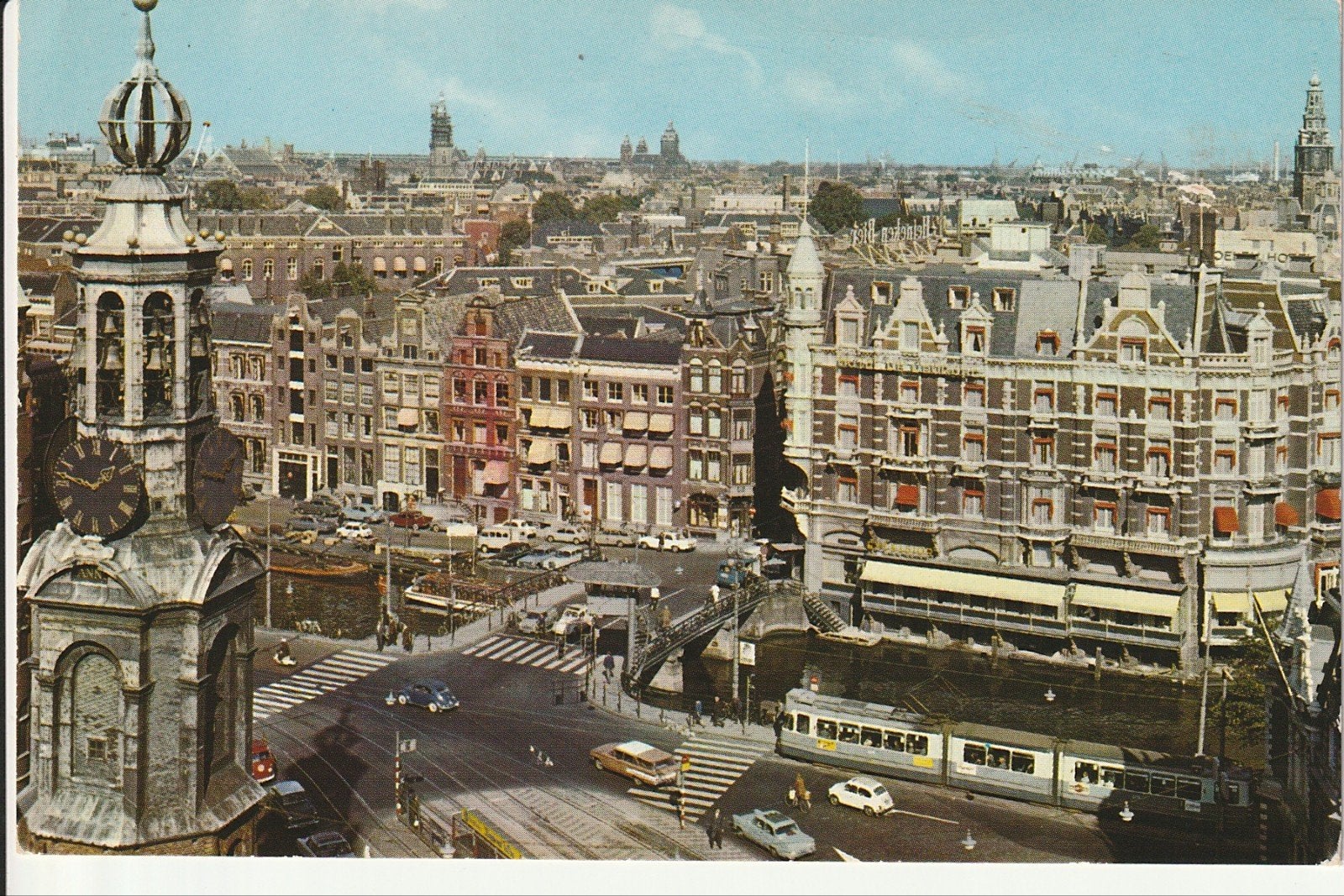 AMSTERDAM PANORAMA CENTRUM MUNTTOREN AUTO'S GVB GELEDE TRAM, Ophalen of Verzenden, 1960 tot 1980, Ongelopen, Noord-Holland