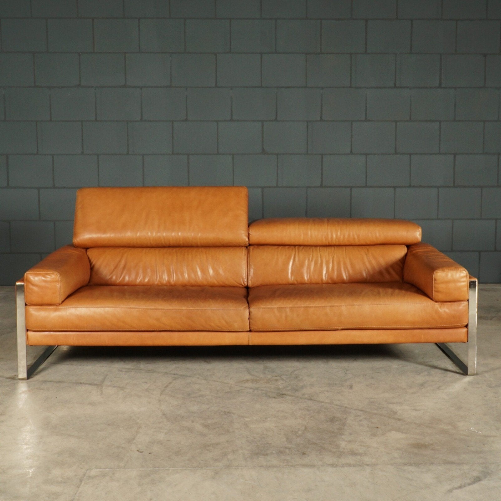 Karma Italia lederen zitbank designed by Braccioli, Huis en Inrichting, Banken | Bankstellen, Ophalen, Design chroom, Driepersoons