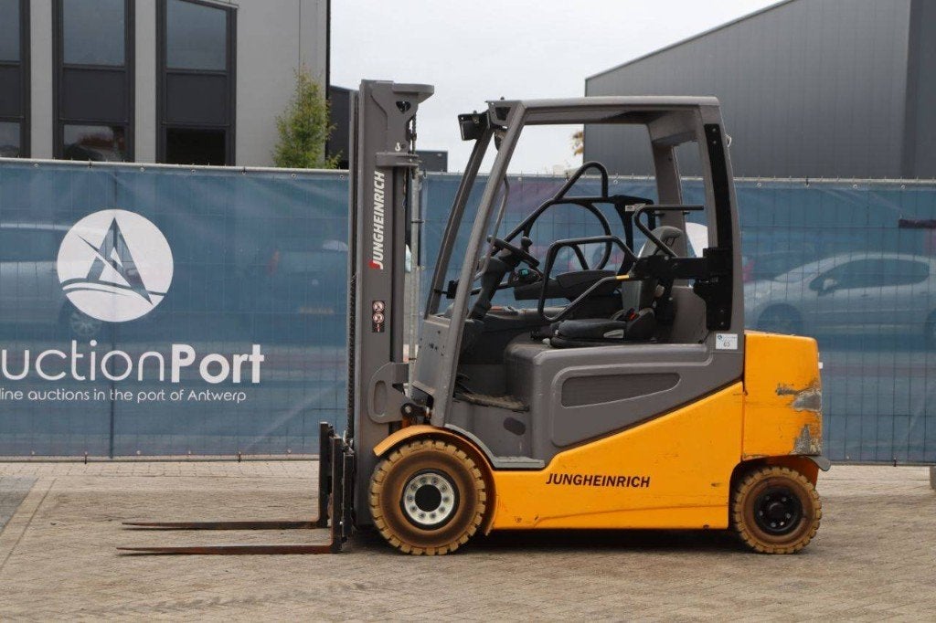 Veiling: Heftrucks en Palletwagens, Meer dan 4000 kg, Ophalen, Diesel, Heftruck