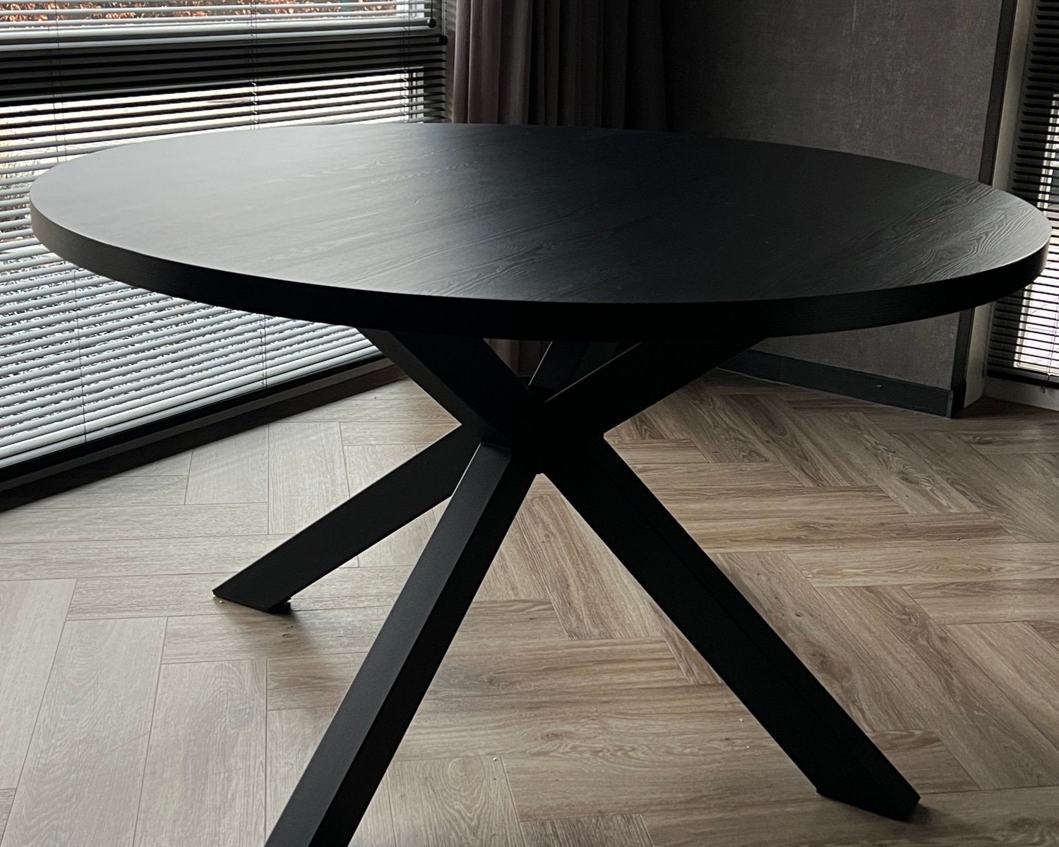 Ronde Zwarte Eettafel 130cm - Melamine - Kruispoot Als Nieuw, Ophalen, Zo goed als nieuw, Rond, 100 tot 150 cm