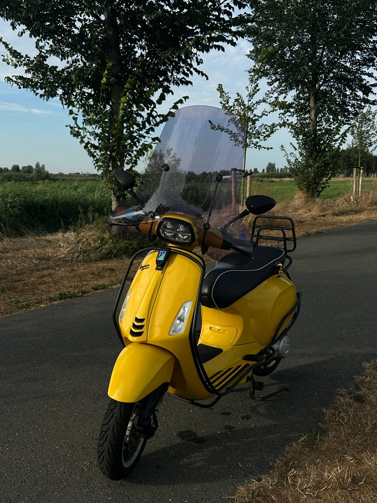 Vespa Sprint 2021 45 km/u - Geel - Zo goed als nieuw, Fietsen en Brommers, Scooters | Vespa, Ophalen, Maximaal 45 km/u, Vespa S
