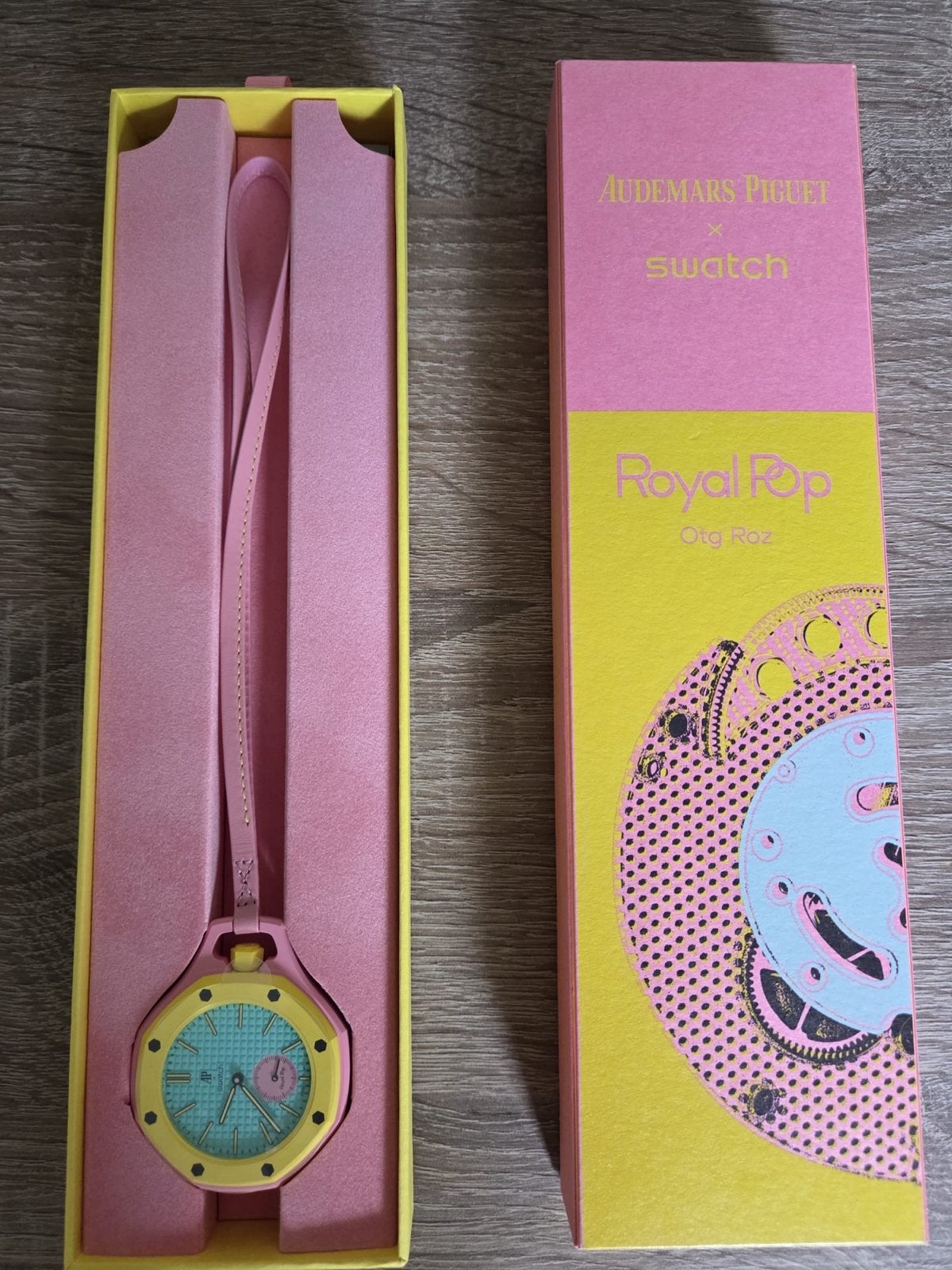 AP x Swatch Royal Pop OTG ROZ - Nieuw!, Sieraden, Tassen en Uiterlijk, Horloges | Dames, Kunststof, Polshorloge, Swatch, Nieuw