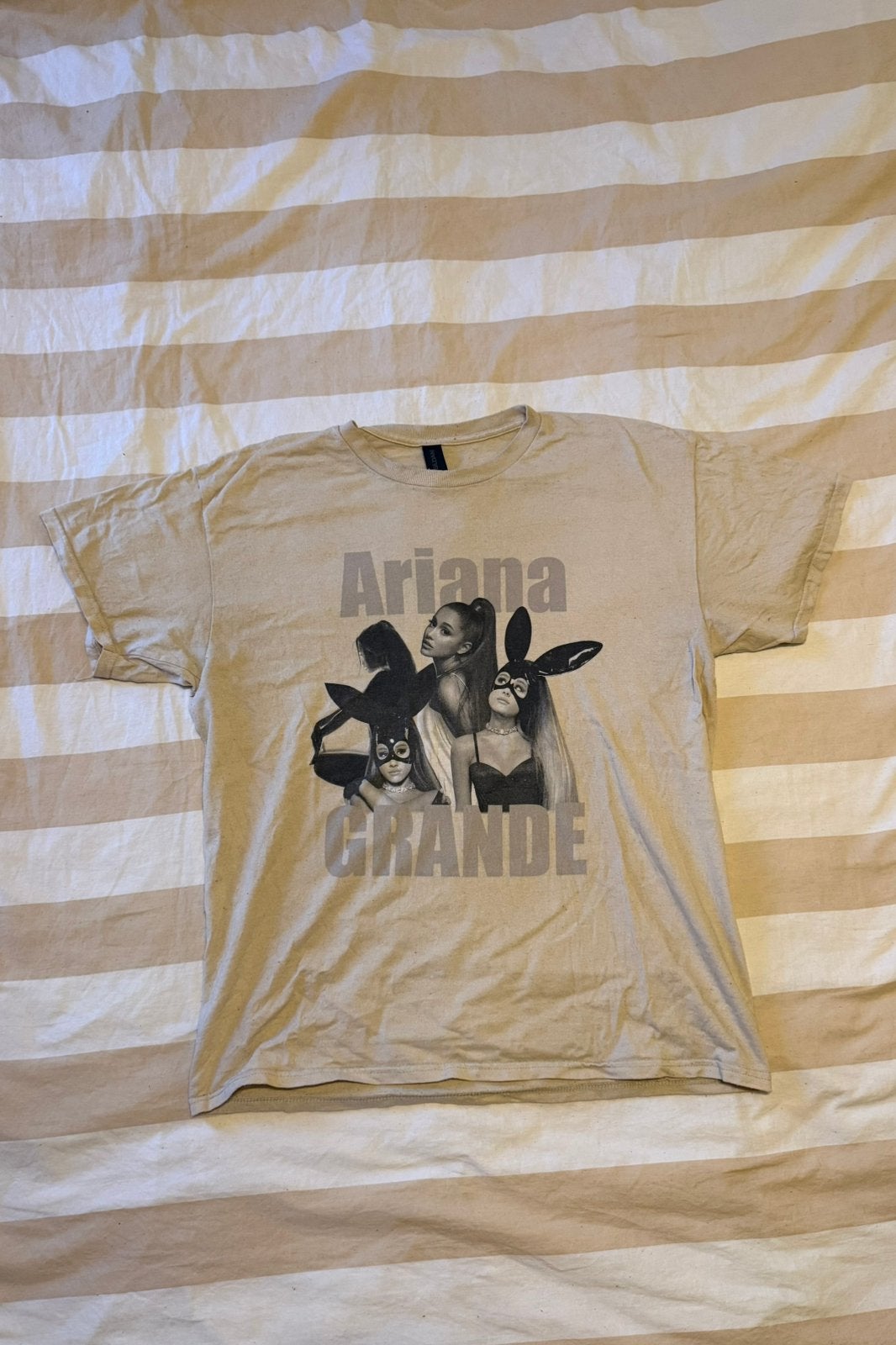 Ariana Grande T-shirt beige maat L, Ophalen of Verzenden, Zo goed als nieuw, Beige, Korte mouw