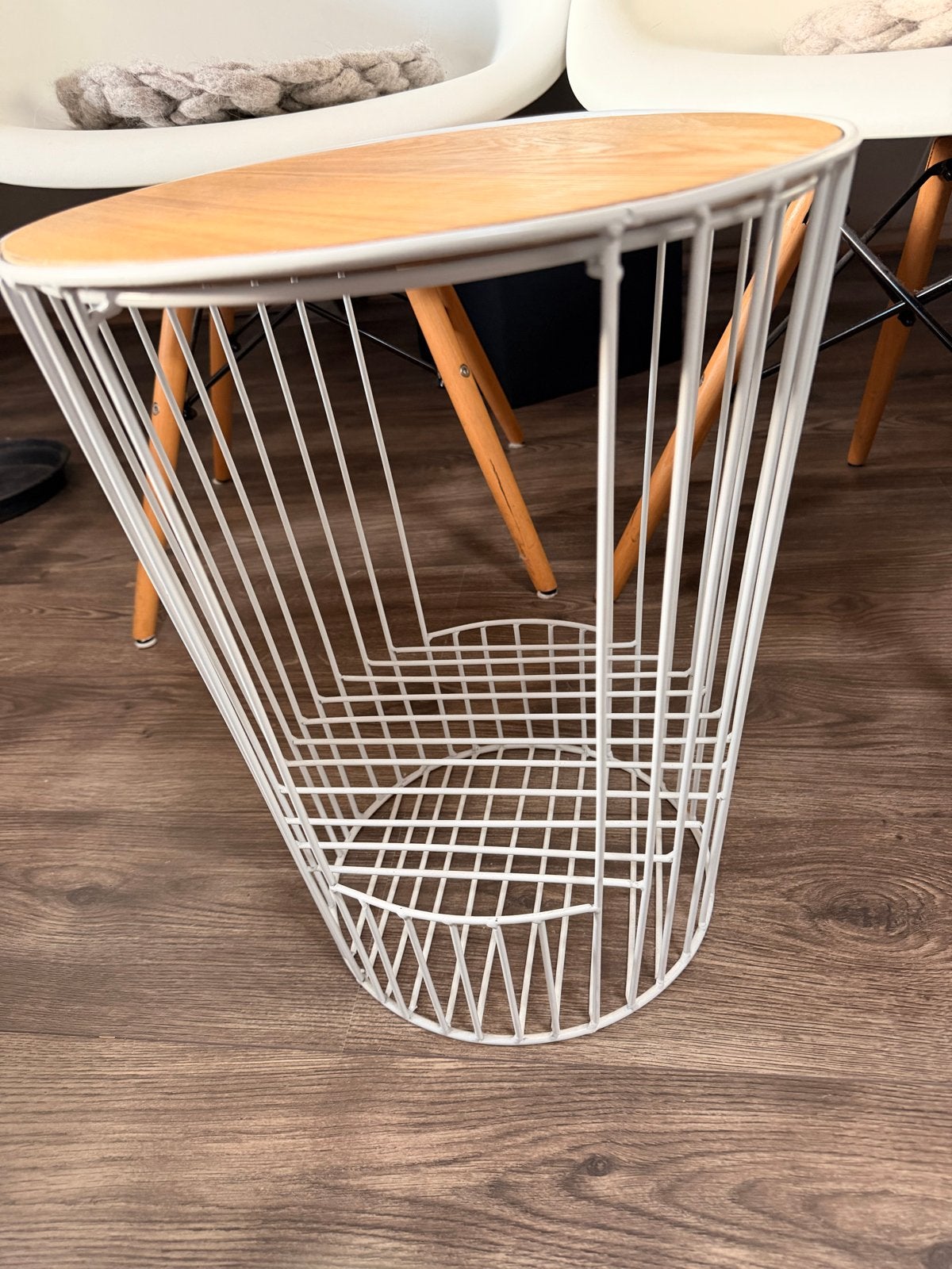 Moderne bijzettafel met houten blad en metalen onderstel, Ophalen, Minder dan 45 cm, Minder dan 55 cm, Gebruikt