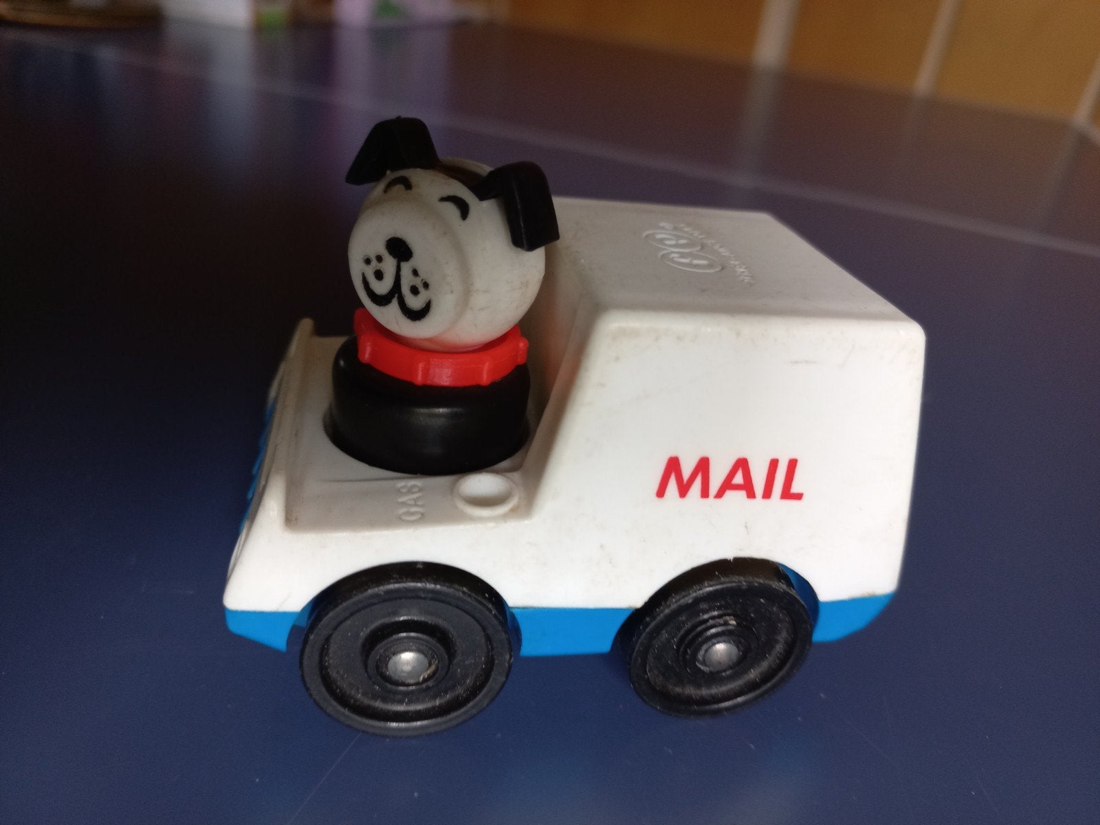 Fisher Price mail autootje met poppetje., Kinderen en Baby's, Ophalen of Verzenden, Zo goed als nieuw, Speelset