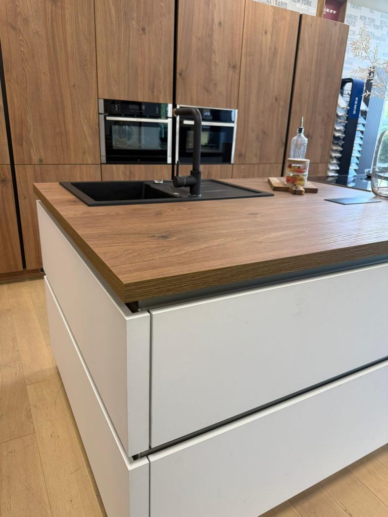 Showroom Keuken met kookeiland, Huis en Inrichting, Keuken | Complete keukens, Ophalen, Zwart, Overige typen, Nieuw