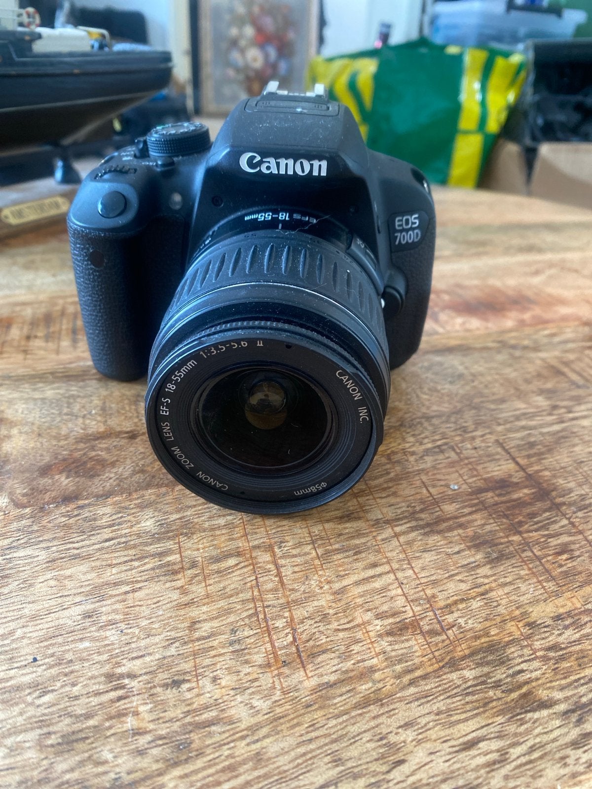 Canon EOS 700D Spiegelreflexcamera met 18-55mm lens, Gebruikt, Spiegelreflex, Canon, Kantelbaar/draaibaar scherm