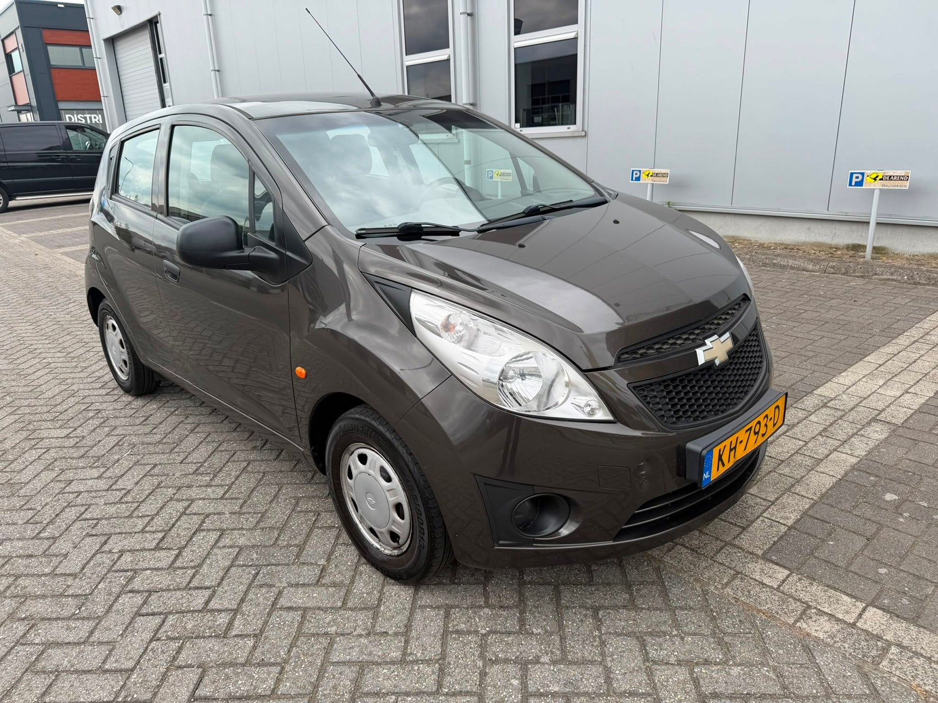 Chevrolet Spark 1.0 16V nieuwe APK, Voorwielaandrijving, Gebruikt, 4 cilinders, Bruin