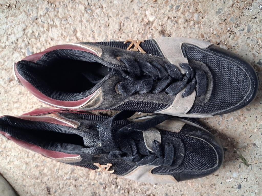 Louis Vuitton sneakers maat 37, Zwart, Louis Vuitton, Ophalen of Verzenden, Sneakers of Gympen
