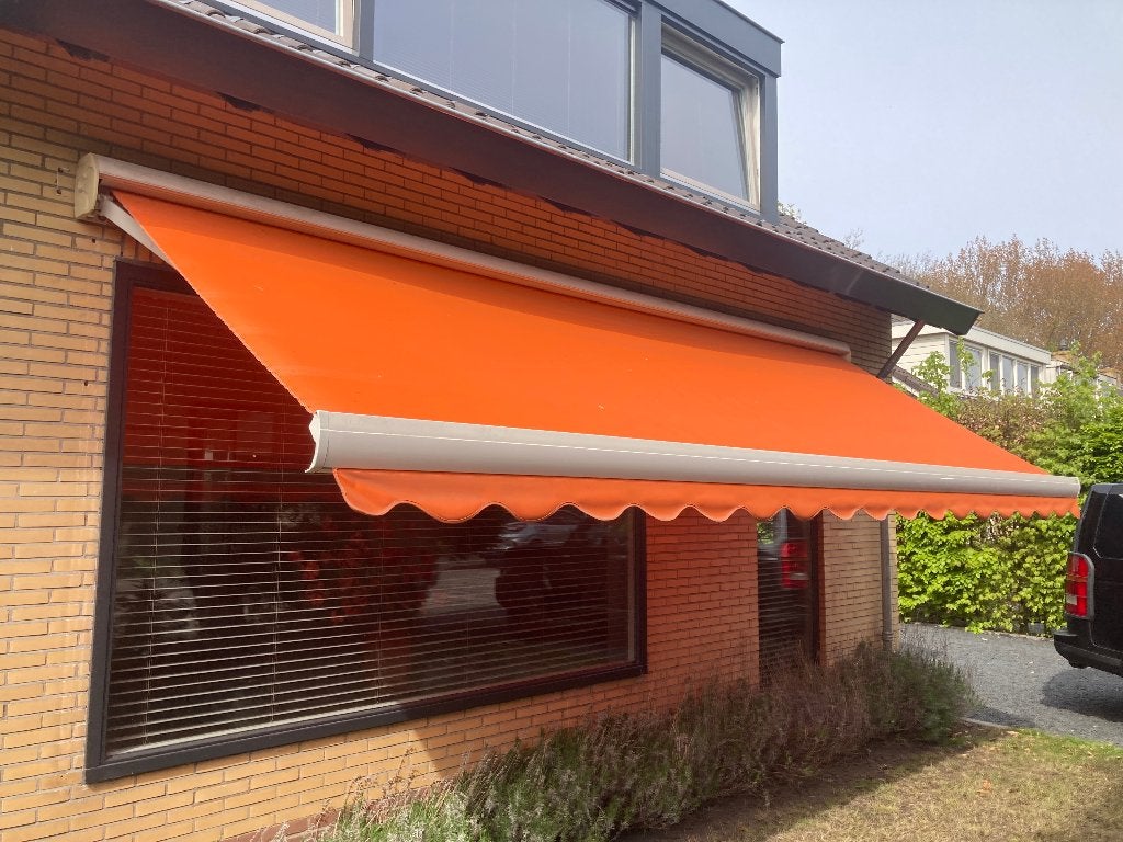 zonnescherm knikarm 5,5 meter breed zon-/wind-/regenautomaat, Ophalen, Gebruikt, Elektrisch, 150 tot 300 cm