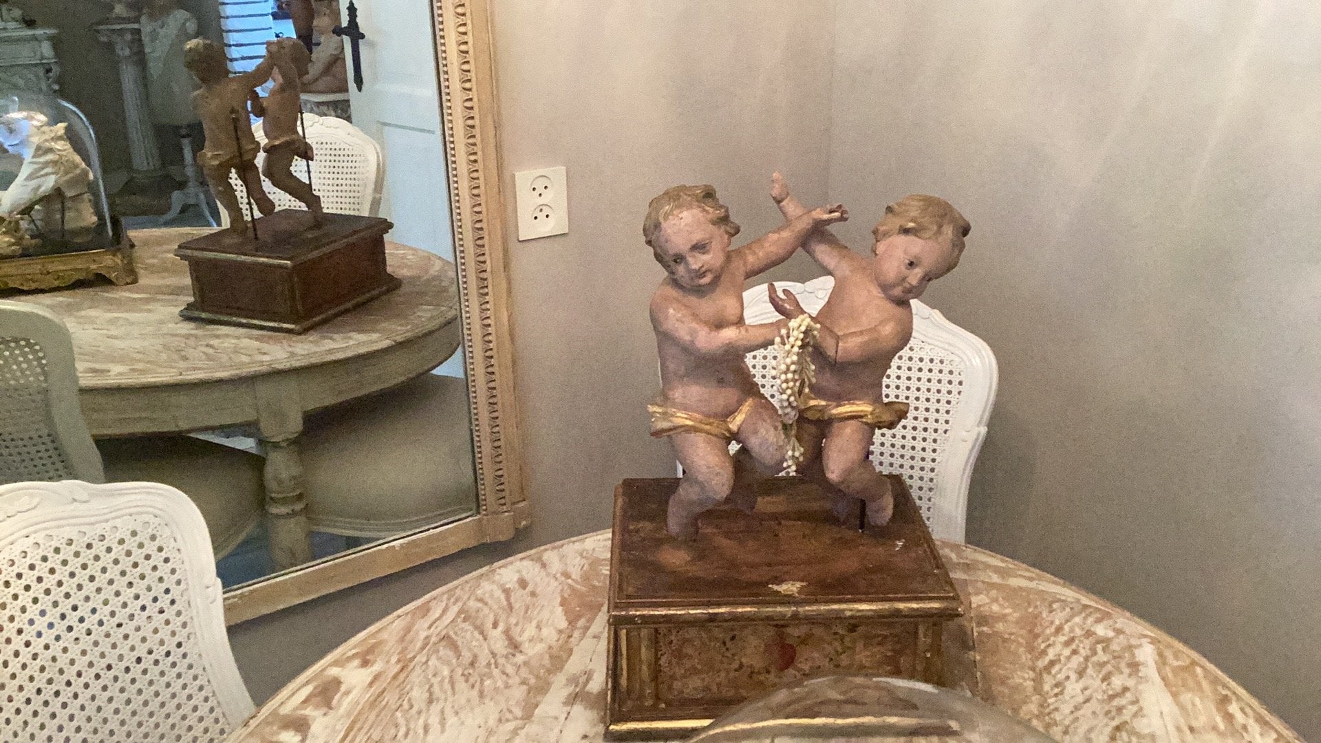 Twee antieke putti  s engel op tabernakel, Ophalen of Verzenden
