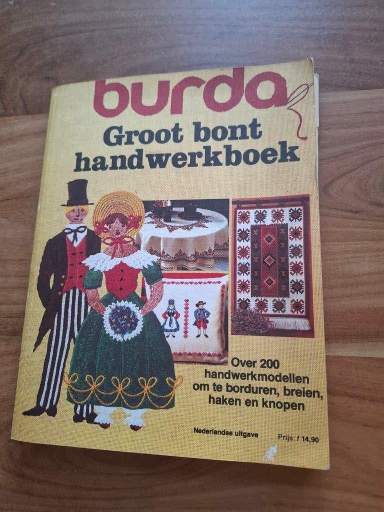 Boeken - Burda Groot Bont Handwerkboek, Ophalen of Verzenden, Gebruikt, Handborduren, Overige typen