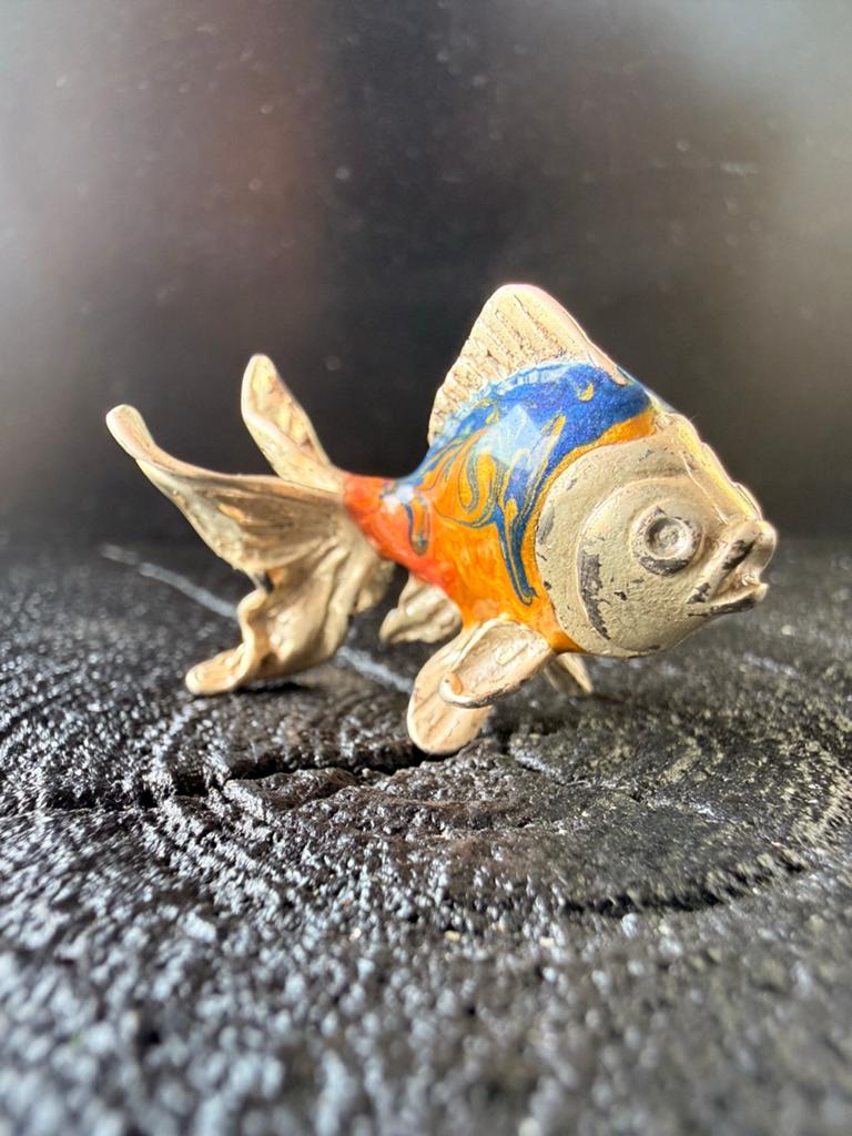 Zilveren miniatuur goudvis met emaille, Verzenden, Zilver