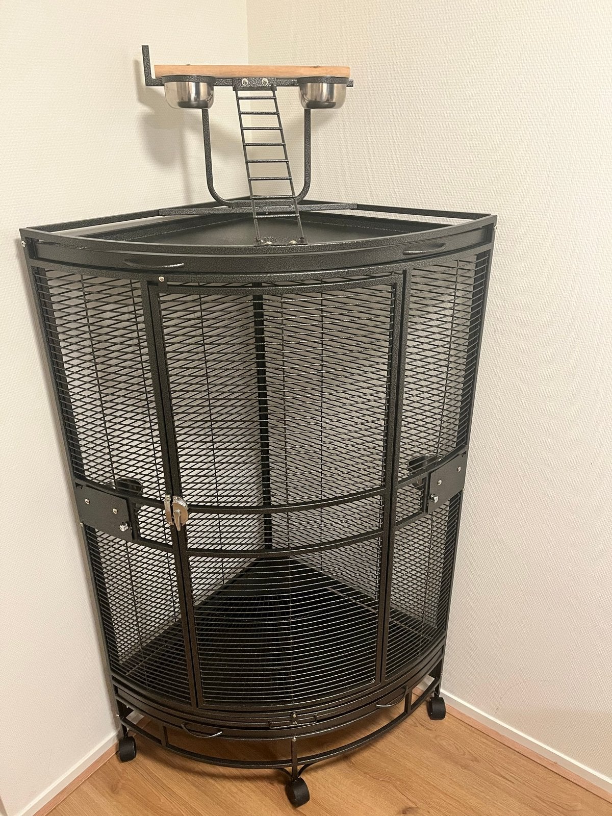 Vogelkooi / papegaaienkooi / hoekkooi / vogel, Ophalen of Verzenden, Zo goed als nieuw, Metaal, Vogelkooi
