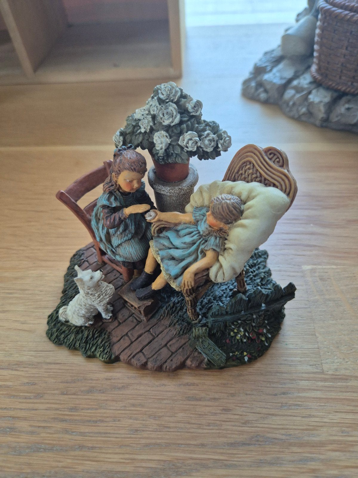 Beeldje 'Ot en Sien Collectables' 2001 - Meisjes met hondje, Verzamelen, Beelden en Beeldjes, Ophalen of Verzenden, Gebruikt, Mens