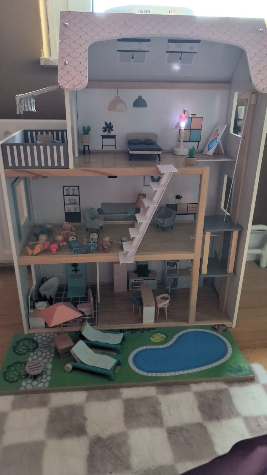 Groot Lidl poppenhuis met lift, meubels en poppetjes, Ophalen of Verzenden, Zo goed als nieuw, Overige typen