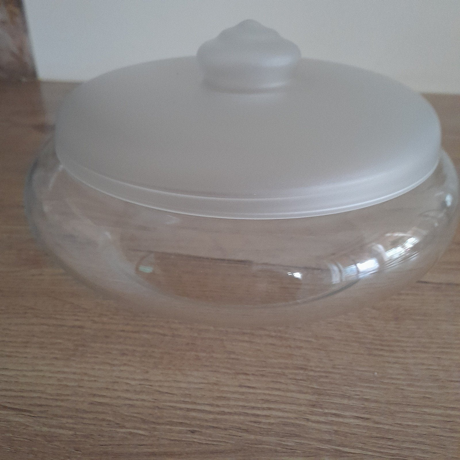 Vintage glazen koekschaal met matte deksel, Ophalen, Zo goed als nieuw, Rond, Glas