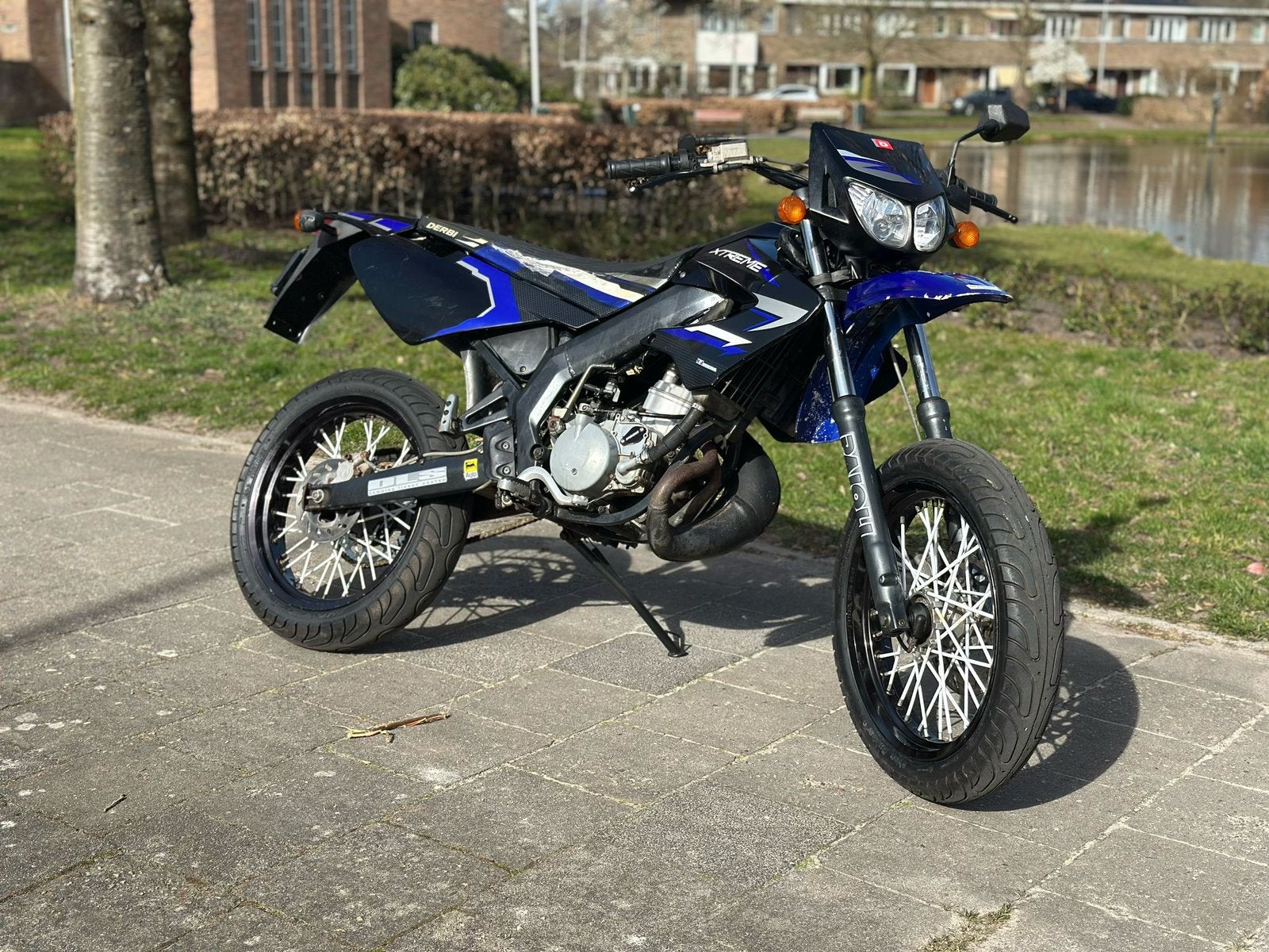Derbi senda sm 2014 rijdt niet, Fietsen en Brommers, Brommers | Derbi, Ophalen, 6 versnellingen, Maximaal 45 km/u, Zo goed als nieuw
