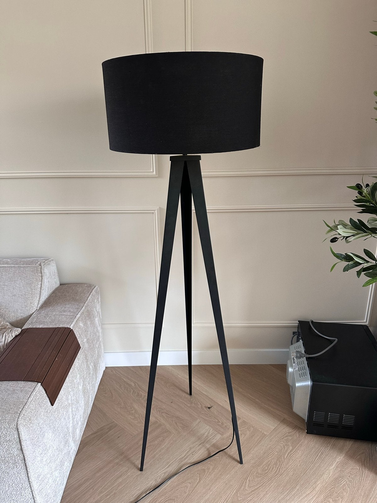 Lindby Vloerlamp met Zwarte Kap en Gouden Binnenkant, Ophalen, E27 (groot), Zo goed als nieuw, Metaal