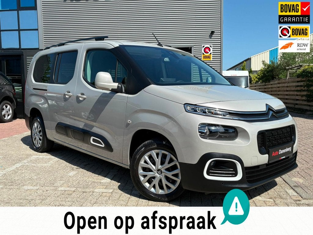 Citroen Berlingo XL 1.2 PureTech Shine 7p AUTOMAAT,CAMERA,Ca, Auto's, Stof, Zwart, 7 stoelen, 14 km/l