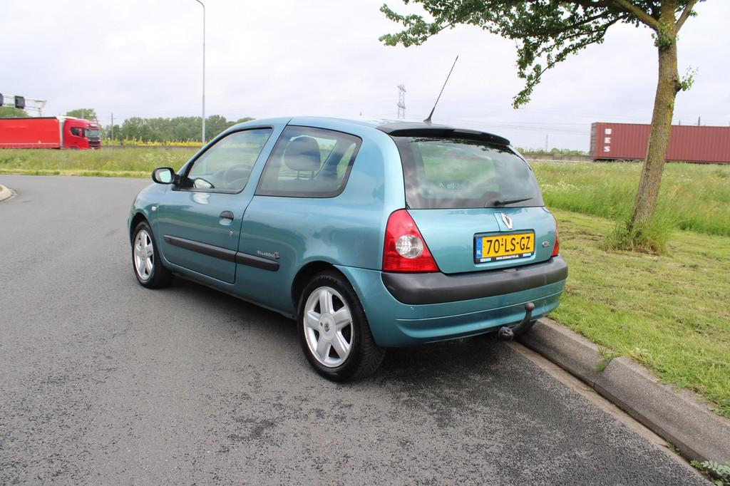 Renault Clio 1.2-16V Dynamique Airco, Auto's, Renault, Stof, Gebruikt, 31 €/maand, 4 cilinders